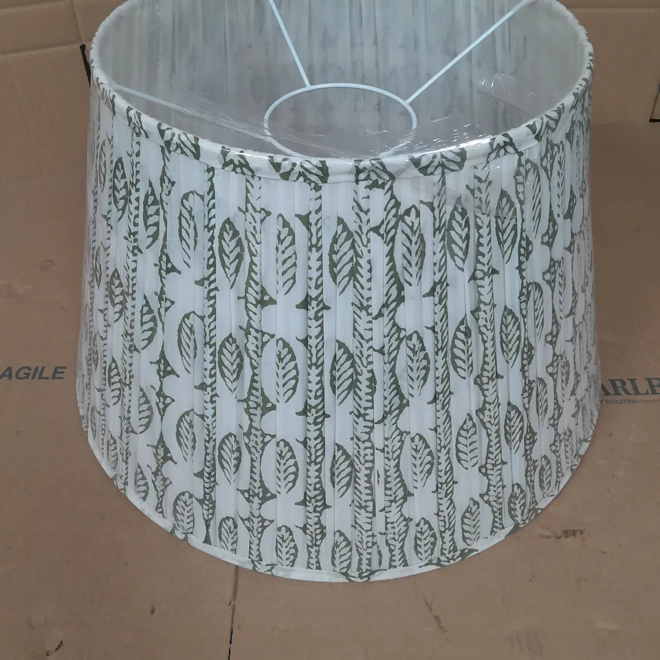 LEAF DESIGN LAMPSHADE IN CREAM/GREEN