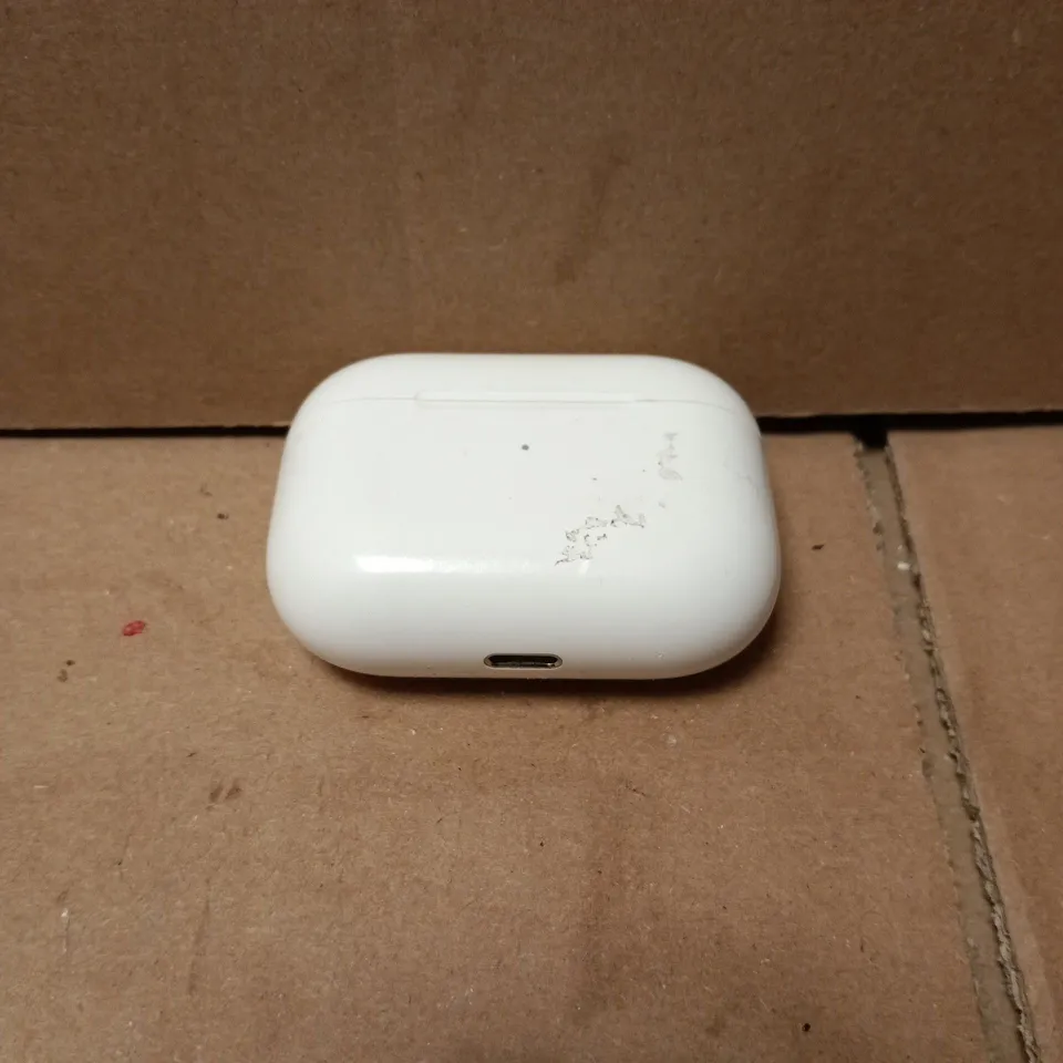 APPLE EARPHONES IN WHITE CHARGE CASE, MODEL UNSPECIFIED