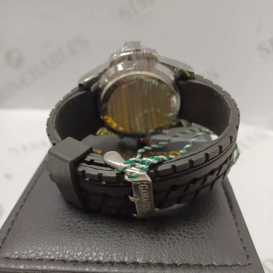 GAMAGES DRIVER GREY TRIPLE DATE DIAL TACHYMETER RUBBER STRAP WRISTWATCH	