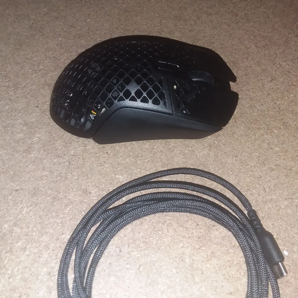 BOXED STEEL SERIES AEROX 9 WIRELESS ULTRA LIGHTWEIGHT MOUSE