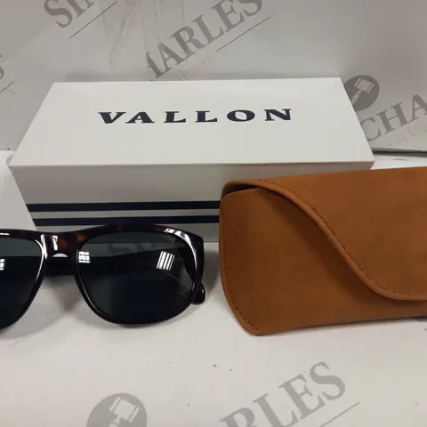 BOXED PAIR OF VALLON WILBURY DARK TORTOISE GLASSES