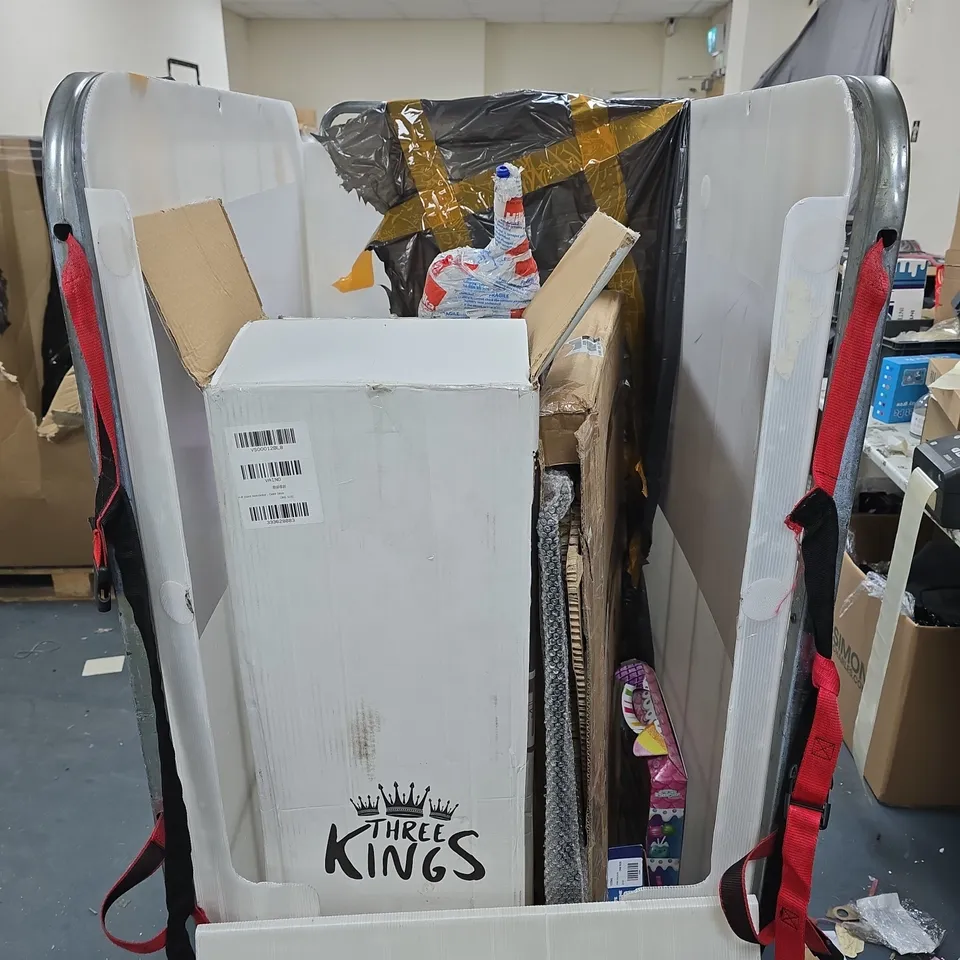 CAGE OF APPROXIMATELY 10 ASSORTED HOUSEHOLD ITEMS TO INCLUDE PILLOW, LARGE FAMILY THROW, BOWLS ETC