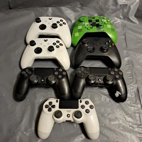 LOT OF 7 ASSORTED GAME CONSOLE CONTROLLERS TO INCLUDE - XBOX - PS4