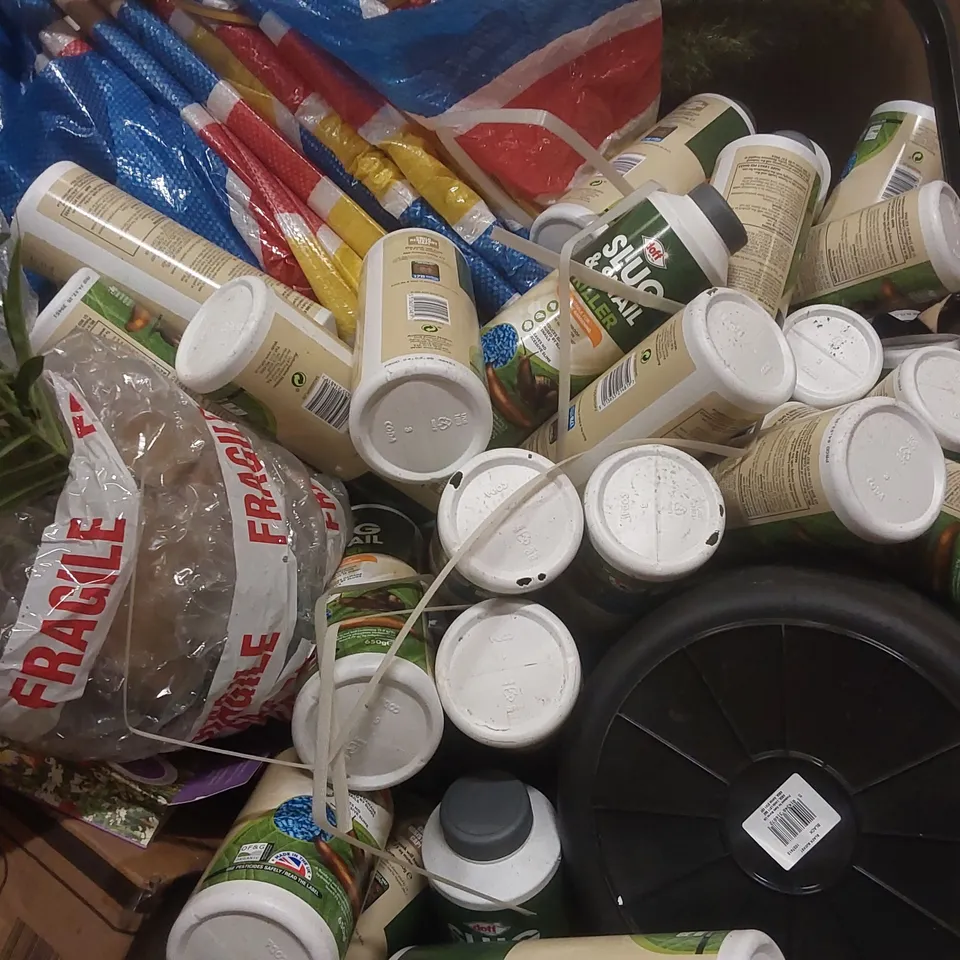 PALLET CONTAINING A LARGE QUANTITY OF ASSORTED GARDEN PRODUCTS INCLUDING: SLUG REPELLANT, ARTIFICIAL PLANTS, ARTIFICIAL GRASS ECT