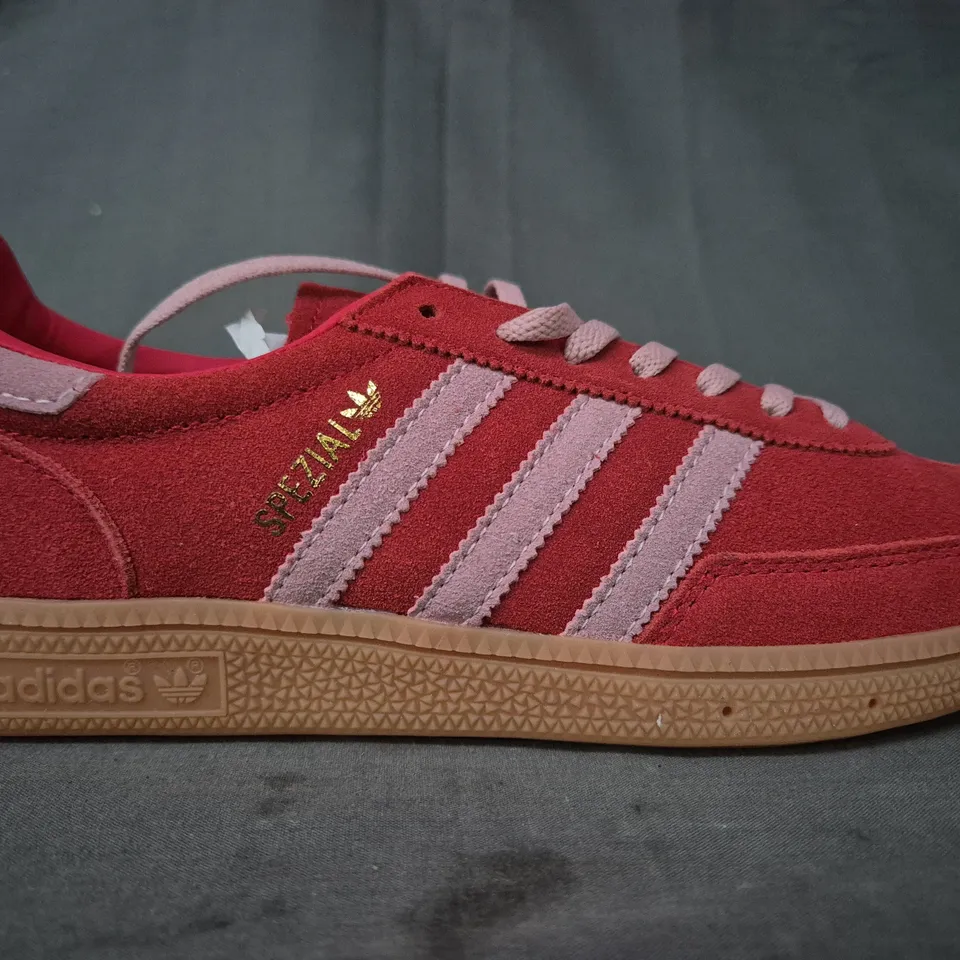 BOXED PAIR OF ADIDAS WOMEN'S HANDBALL SPEZIAL SHOES IN RED/PINK UK SIZE 6