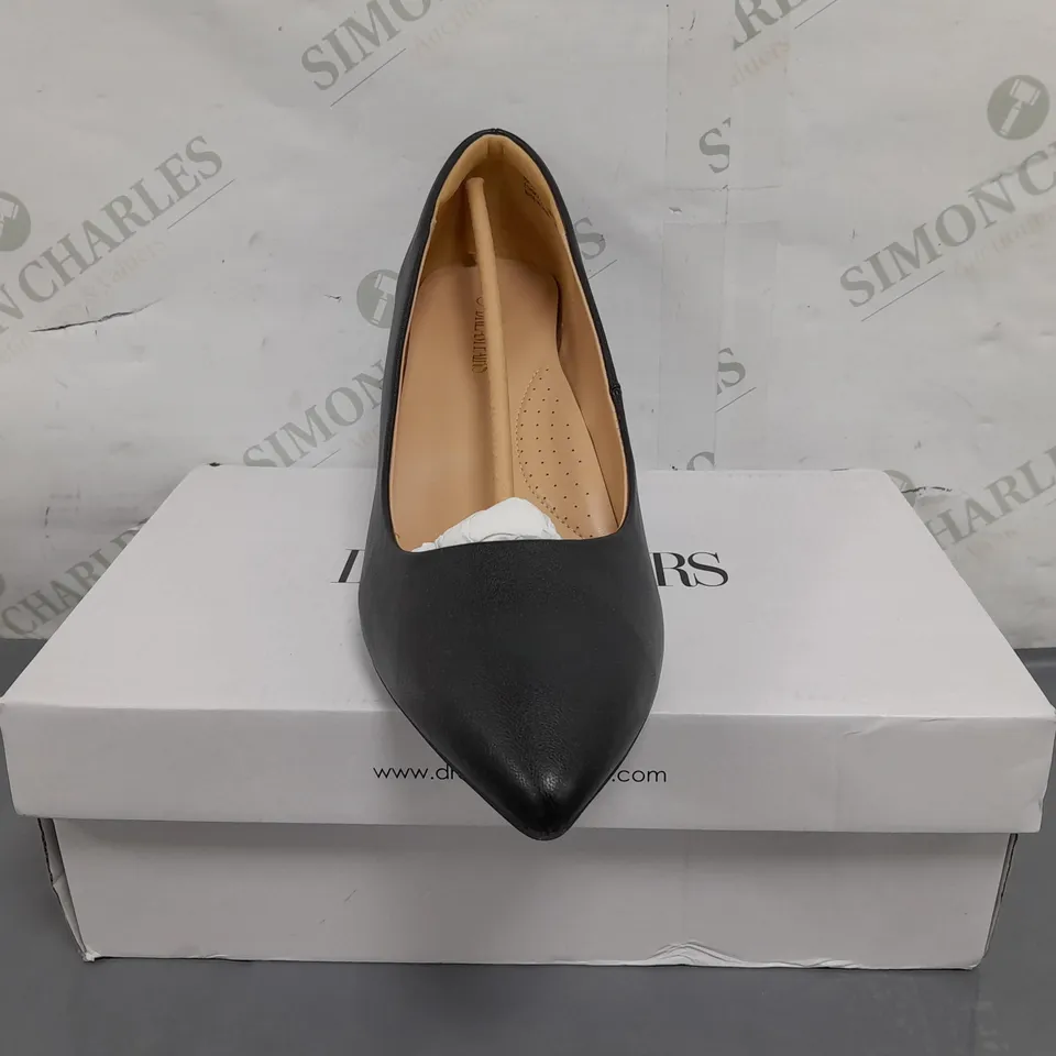 BOXED PAIR OF DREAM PAIRS POINTED TOE SLIP-ON WEDGES IN BLACK UK SIZE 9