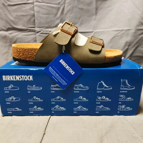 BOXED PAIR OF BIRKENSTOCK ARIZONA SANDALS SIZE EU 39