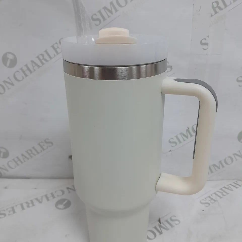 1.1 LITRE TUMBLER CUP WITH LID IN CRÈME 