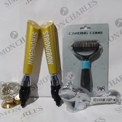 APPROXIMATELY 15 ASSORTED HOUSEHOLD ITEMS TO INCLUDE CARDING COMB, KOOL PAK +, ETC