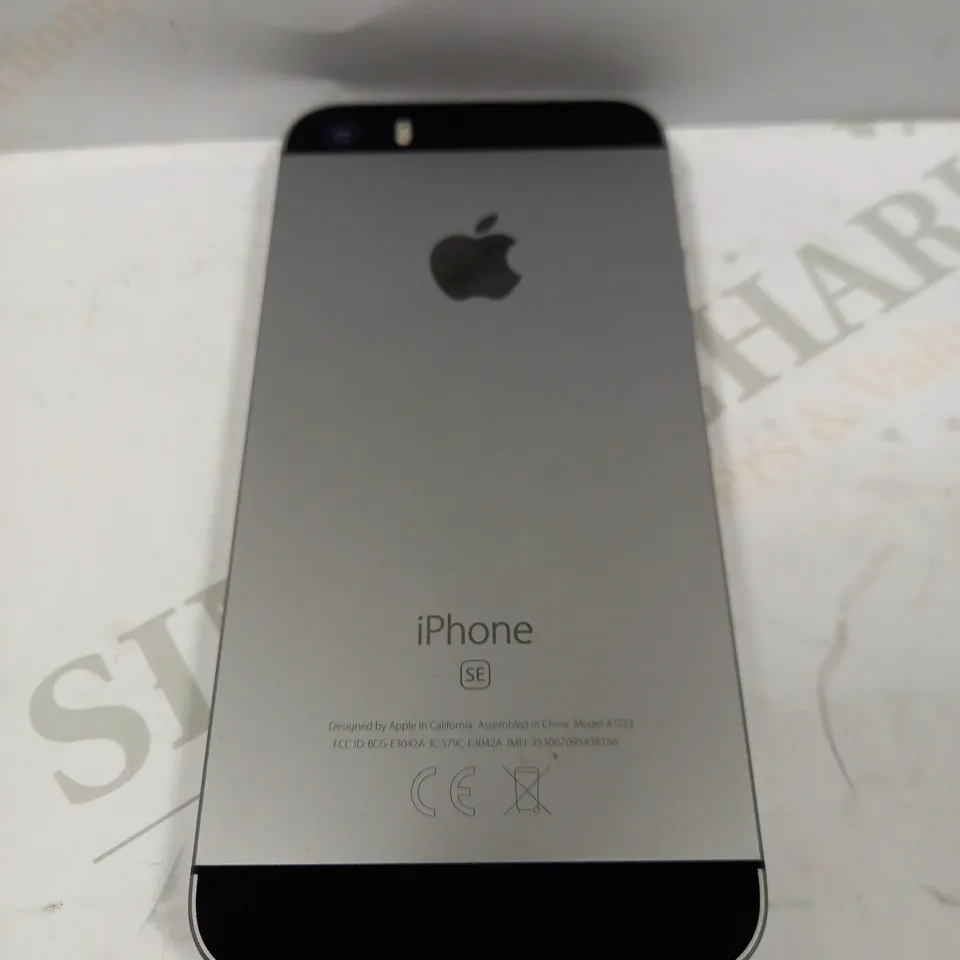 APPLE IPHONE SE (1ST GENERATION) - SILVER 