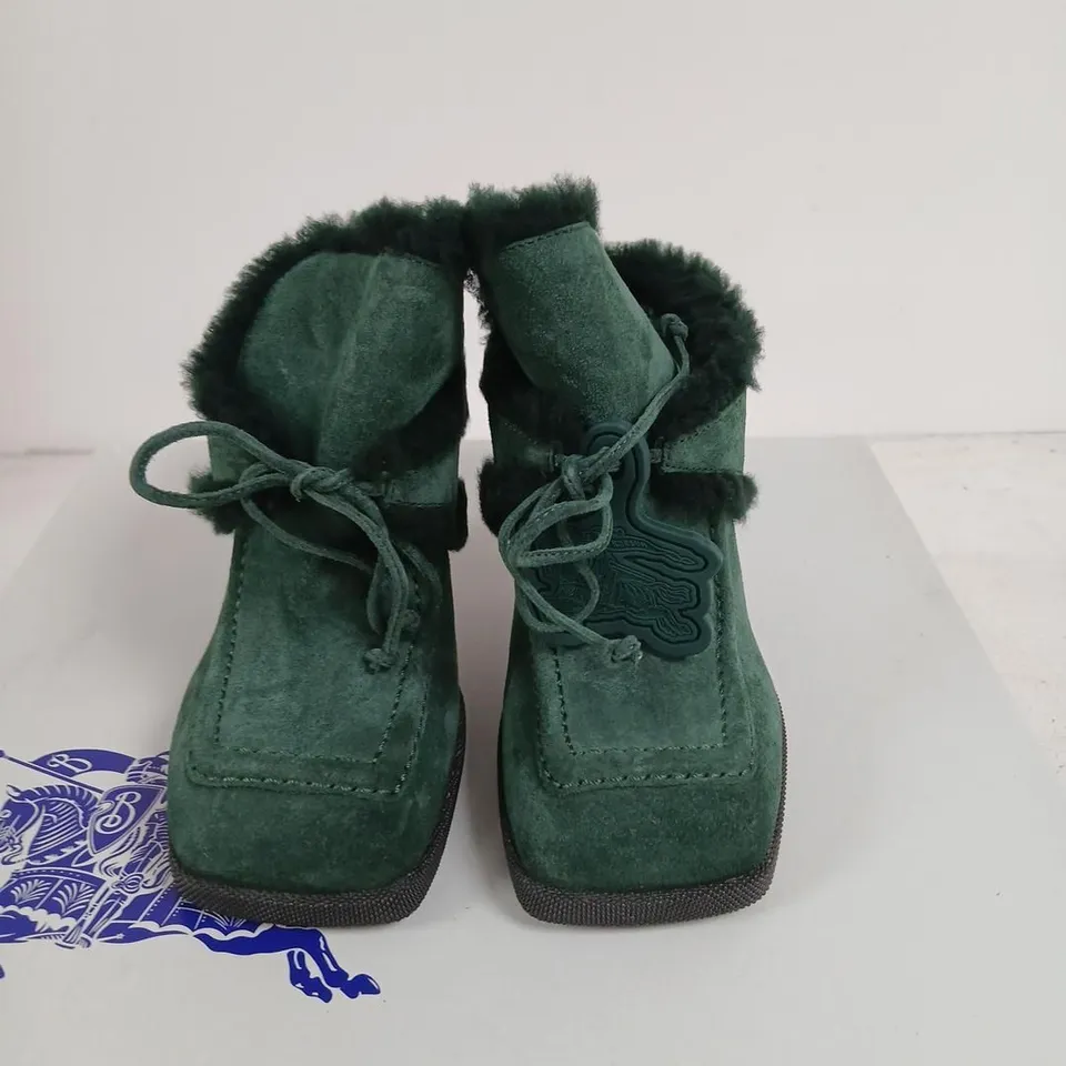 BURBERRY HIGHLAND MULE GREEN SUEDE ANKLE BOOT WITH FUR LINING, RUBBER SOLE – UK 3 (EU 36) 