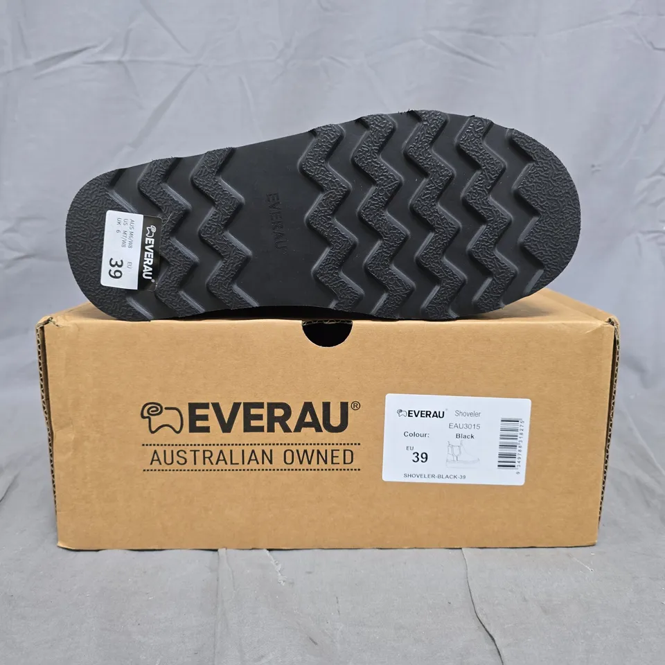 BOXED PAIR OF EVERAU PLATFORM ANKLE BOOTS IN BLACK SIZE UK 6