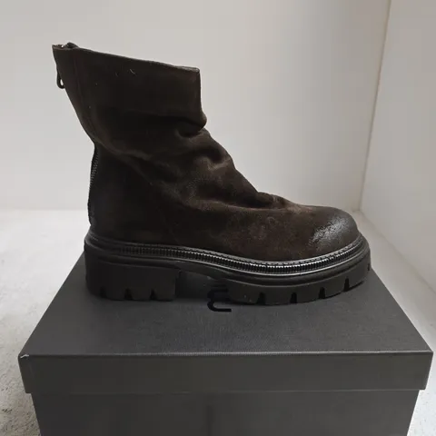 MIMMU BLACK SUEDE BOOTS - 10