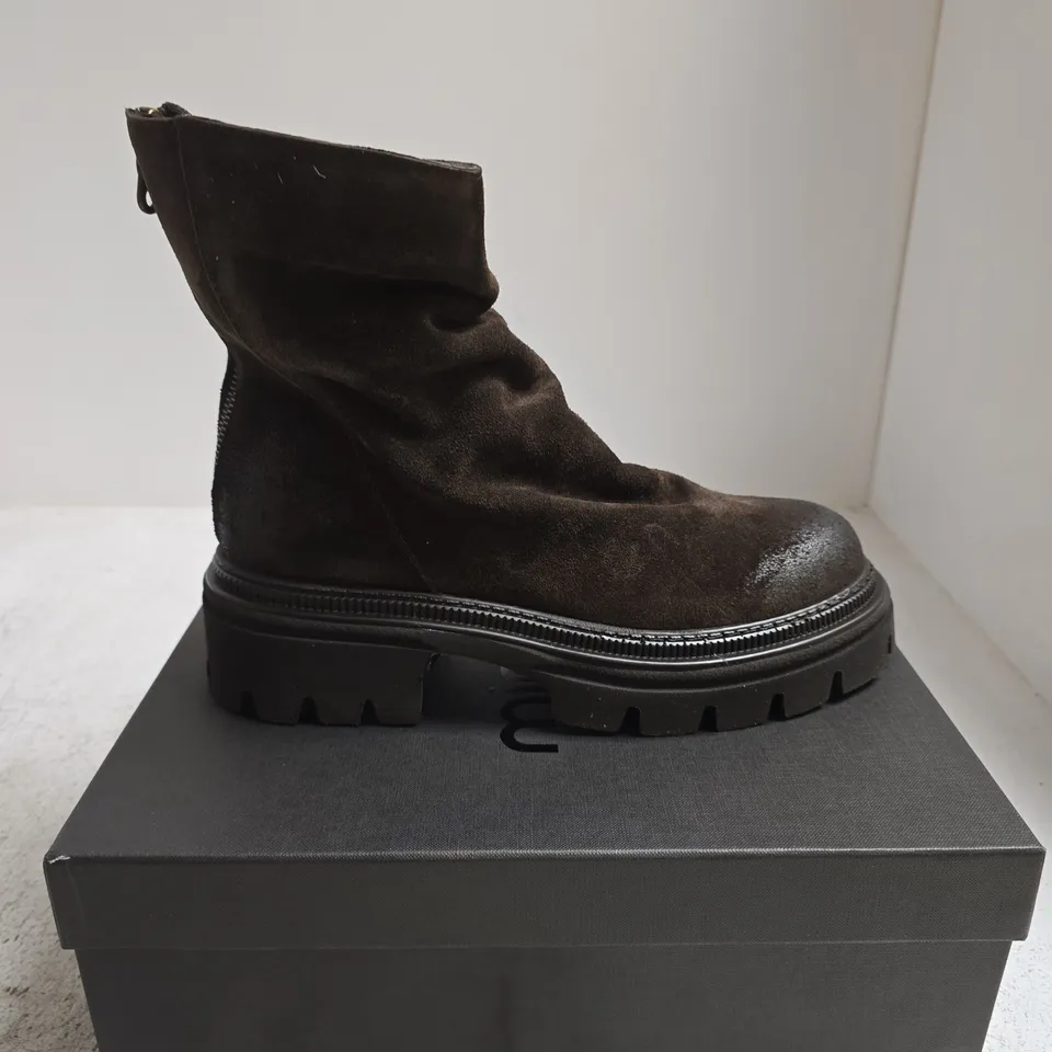 MIMMU BLACK SUEDE BOOTS - 10