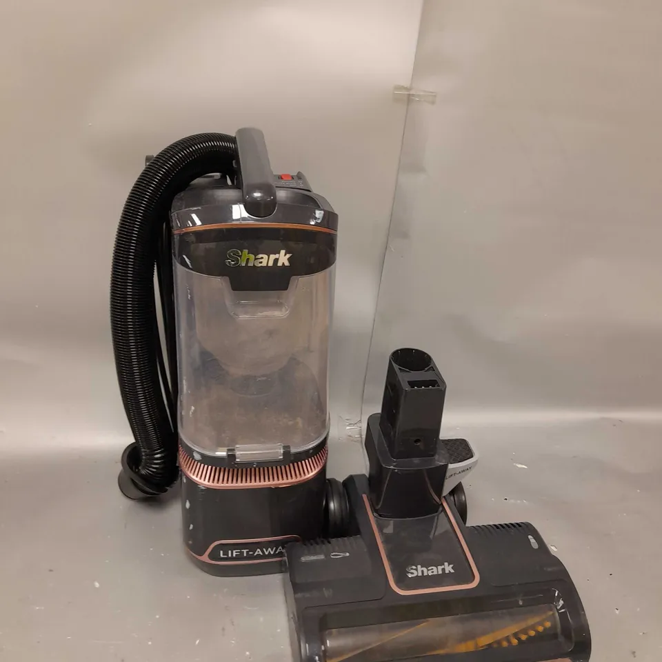 SHARK ANTI HAIR WRAP UPRIGHT PET-HAIR VACUUM