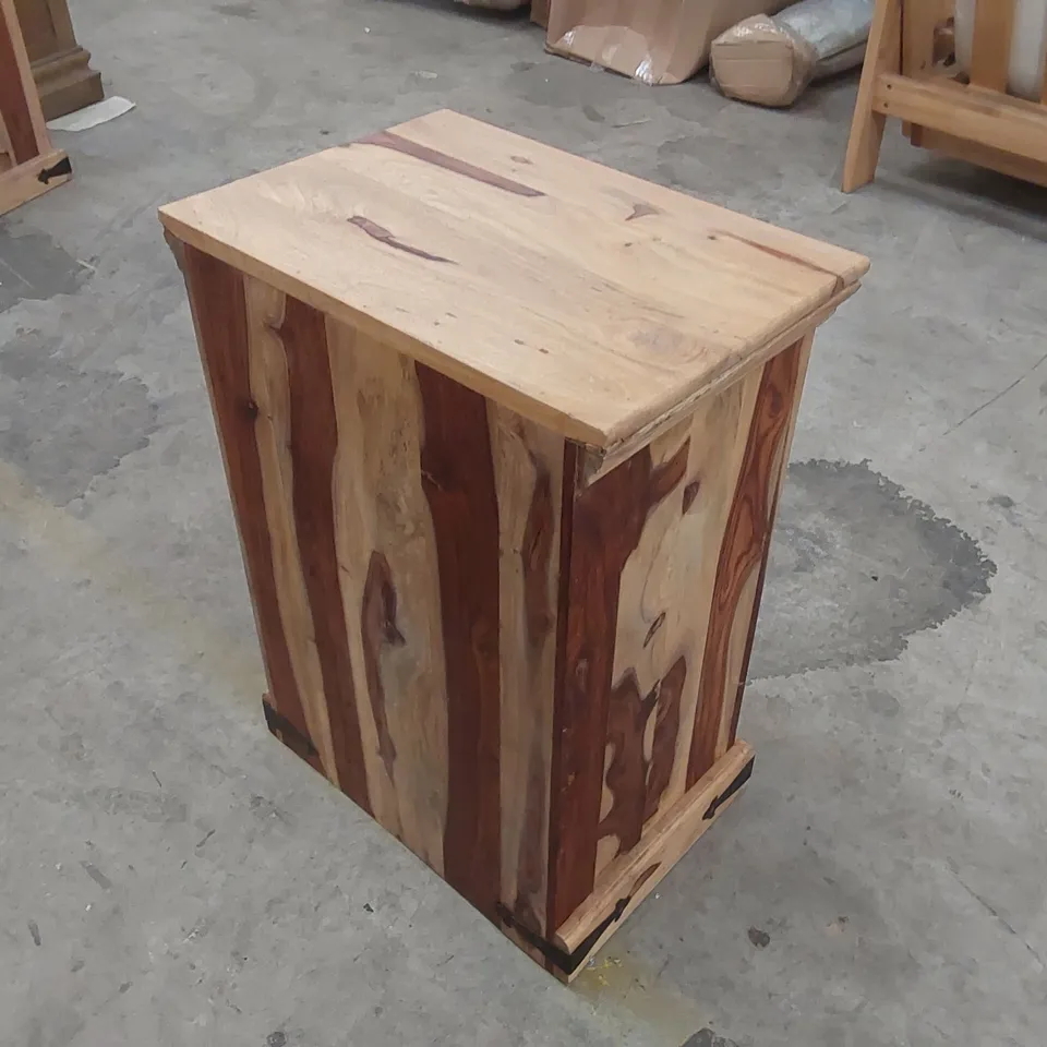 DESIGNER WOODEN 1 DRAWER, 1 DOOR BEDSIDE TABLE