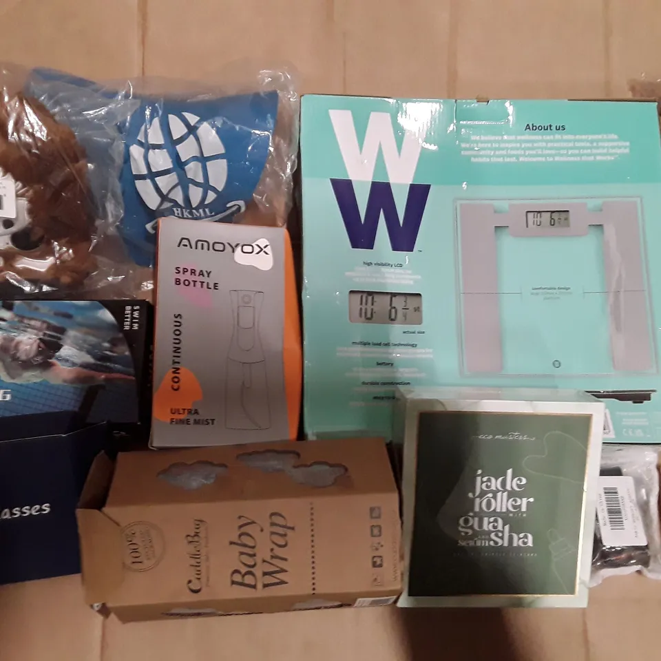 LARGE QUANTITY OF ASSORTED ITEMS TO INCLUDE DIGITAL SCALES, AMOYOX FINE MIST BOTTLE SPRAY AND JADE ROLLER CHINESE SKIN CARE KIT