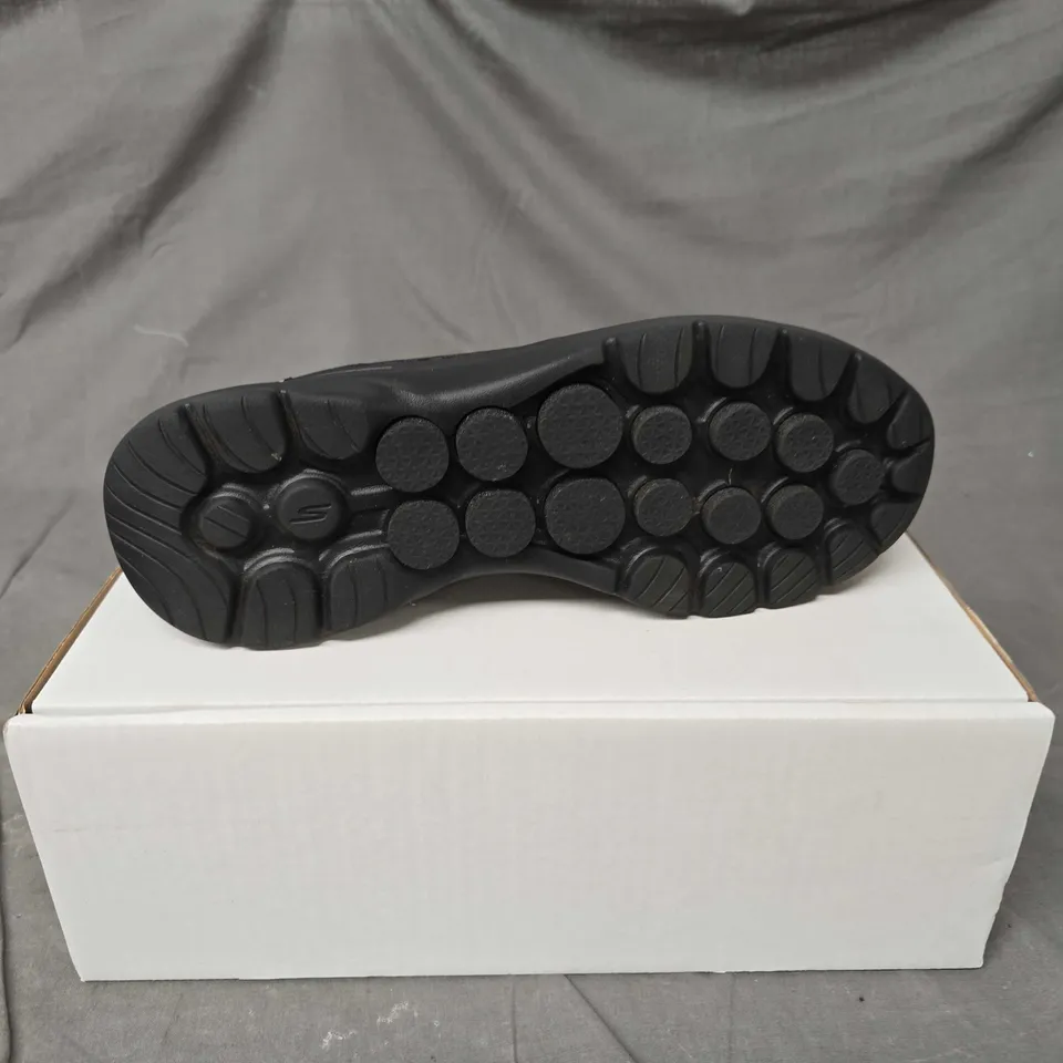 PAIR OF SKECHERS HYPER PILLARS SLIP ON TRAINERS IN BLACK - 9