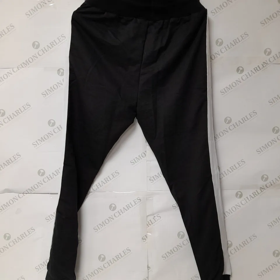 NIKE JOGGERS IN BLACK AND WHITE SIZE XL