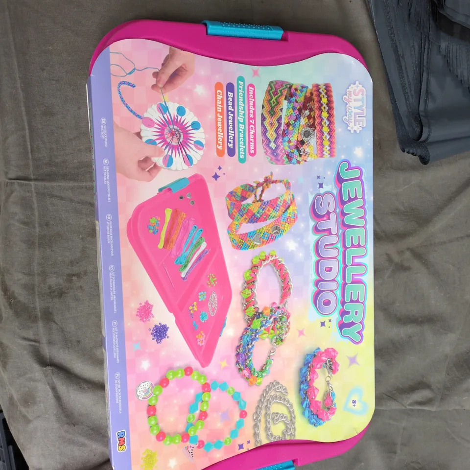 KIDS JEWELLERY MAKING KIT – JEWELLERY STUDIO BEAD CRAFT SET