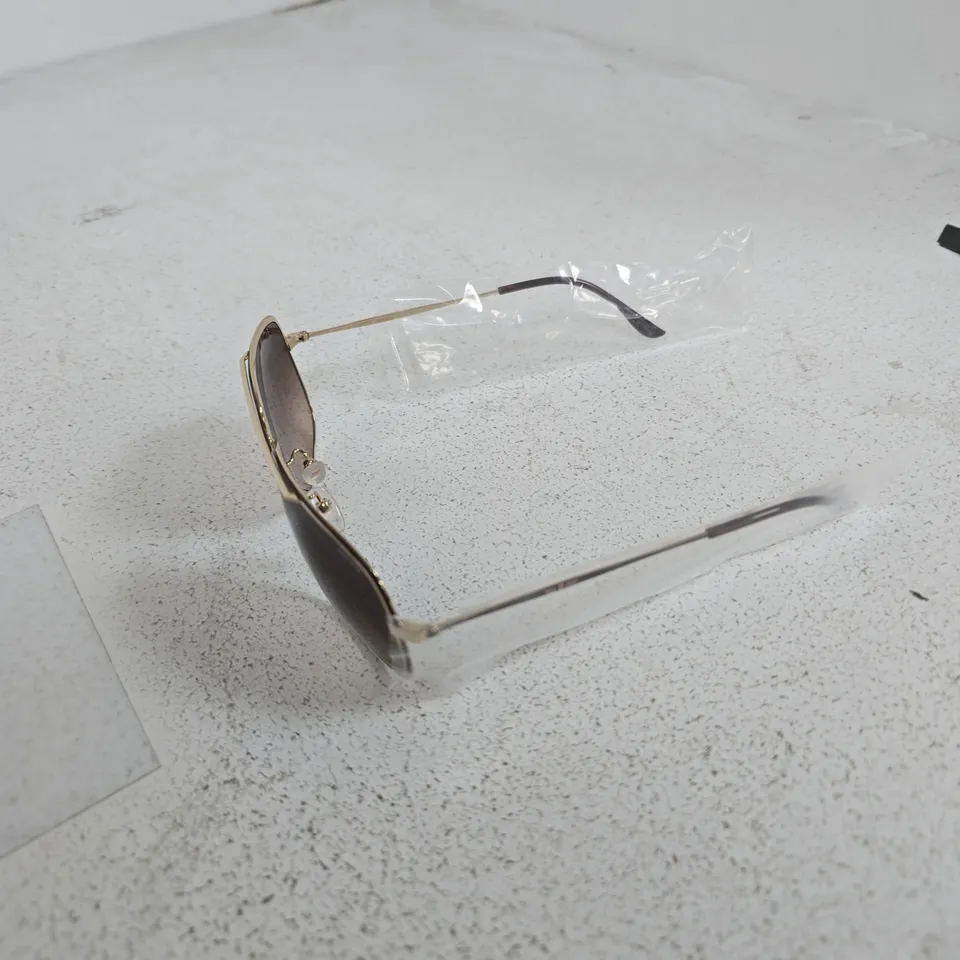 POLICE SUNGLASSES – GOLD-TONE AVIATOR FRAME WITH BROWN GRADIENT LENSES