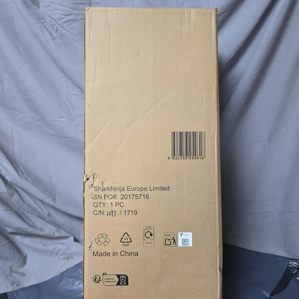 SHARK STRATOS CORDLESS VACUUM W/ ANTI HAIR WRAP & CLEAN SENSE IQ IZ400UKT