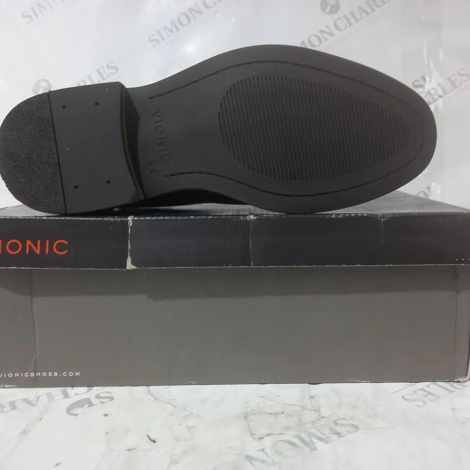 BOXED PAIR OF VIONIC LACE UP SHOES IN BROWN UK SIZE 9