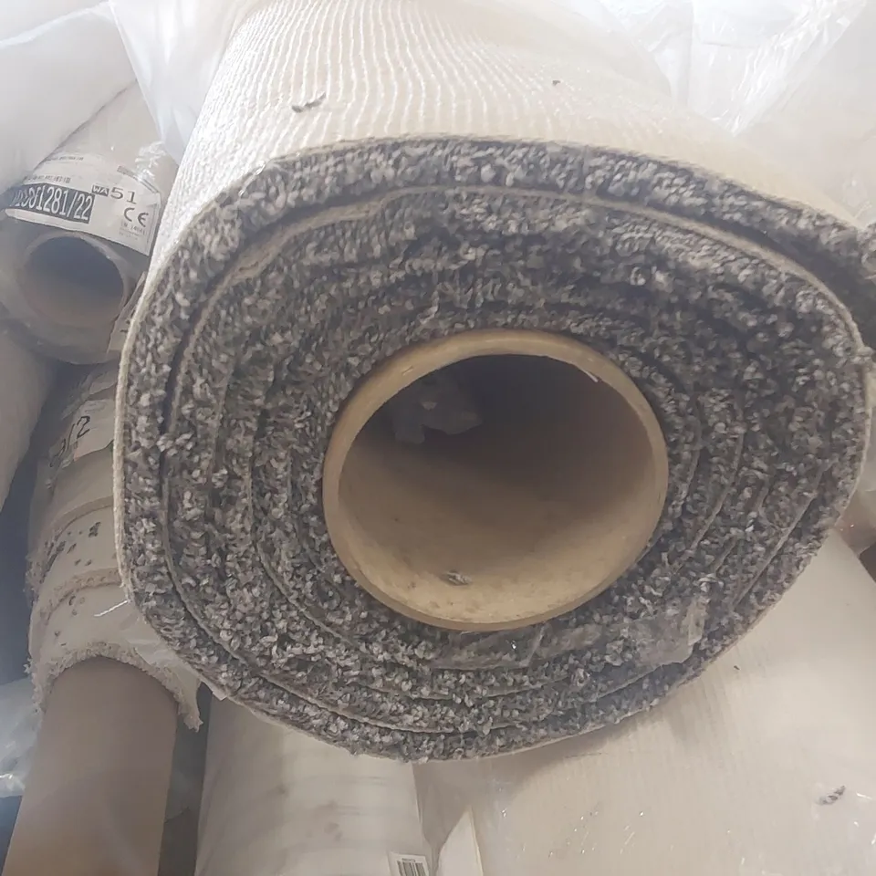 ROLL OF QUALITY HERITAGE EXQUISITE CARPET - APPROXIMATELY 3 x 5m