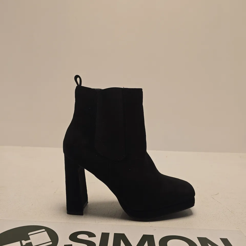 LINZI BLACK SUEDE ANKLE BOOT WITH CHUNKY BLOCK HEEL – SIDE ZIP SIZE UK 6