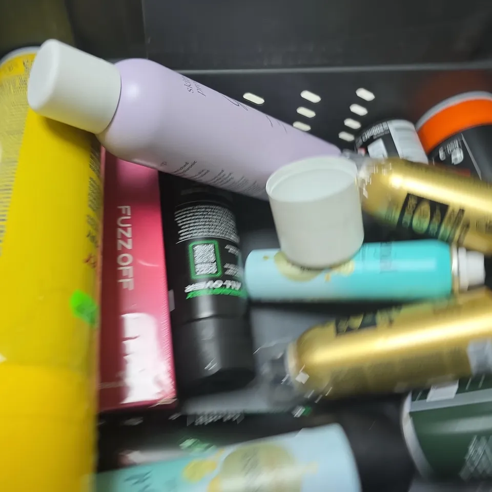 APPROXIMATELY 15 ASSORTED AEROSOLS TO INCLUDE LYNX , DEEP HEAT AND OLIVE OIL