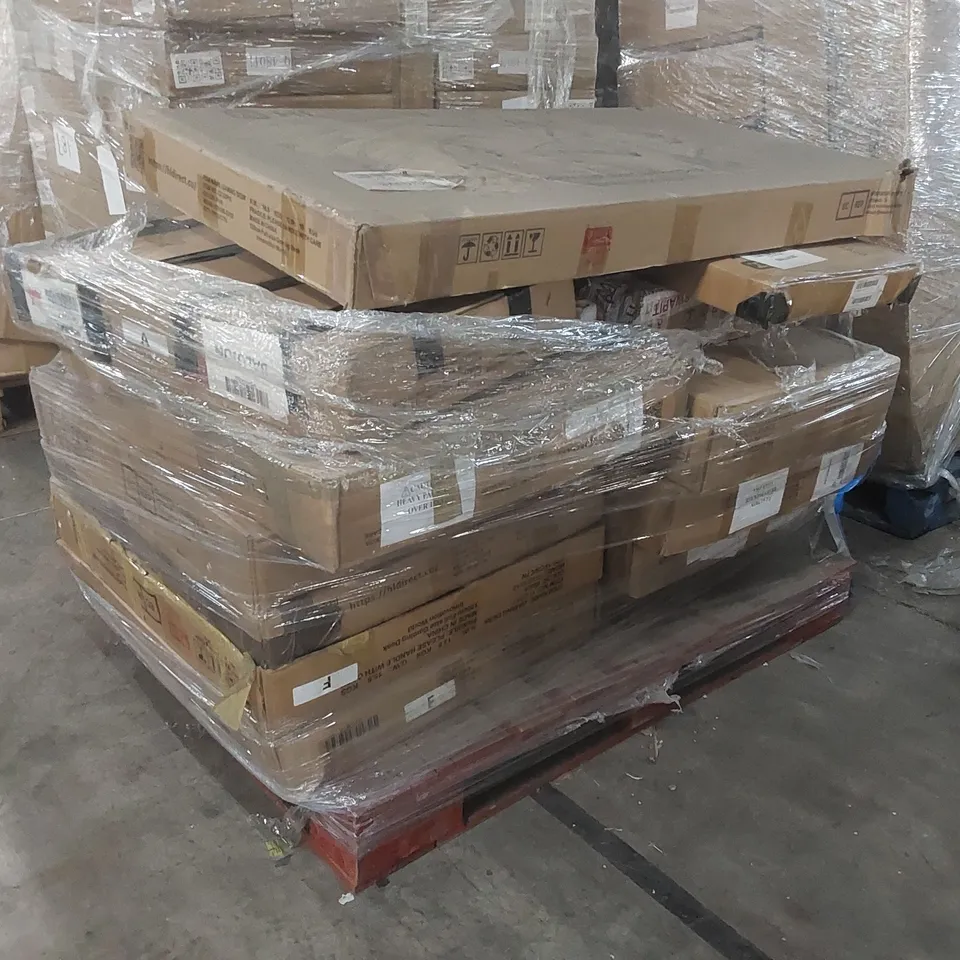 PALLET CONTAINING ASSORTED DESKS/GAMING DESKS ECT
