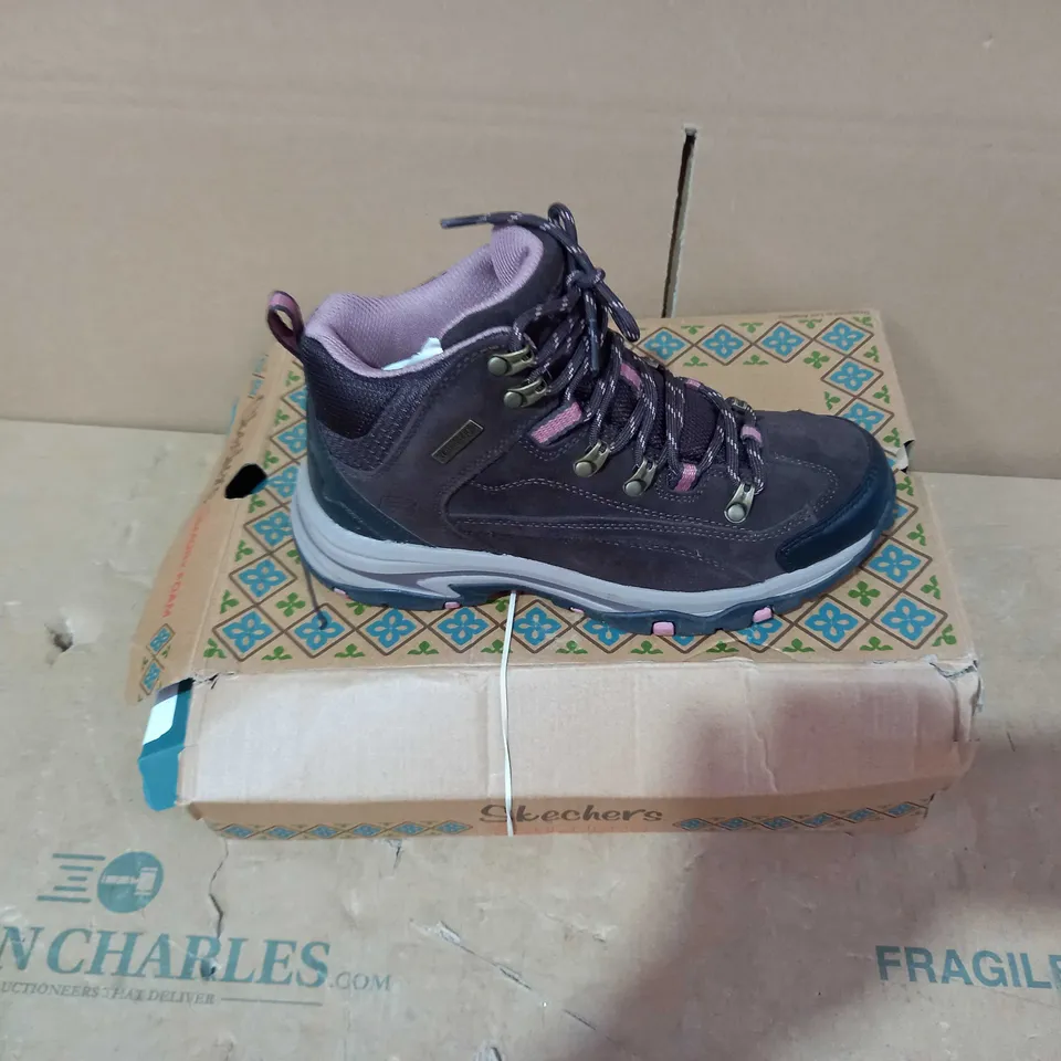 BOXED PAIR OF SKECHERS - SIZE 4