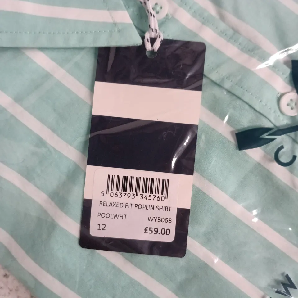 CREW CLOTHING COMPANY RELAXED FIT POPLIN SHIRT – POOL WHITE WITH TEAL STRIPES (UK 12)
