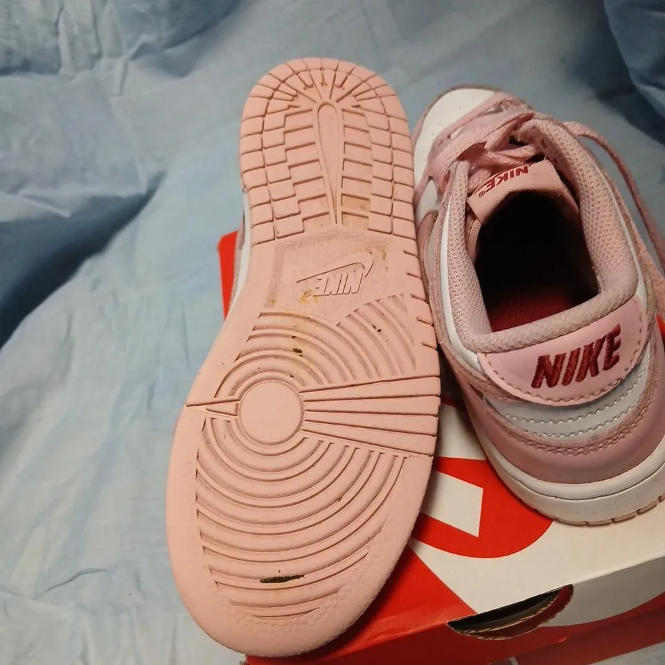 NIKE DUNK LOW YOUTH SNEAKERS – PINK/WHITE SIZE 1