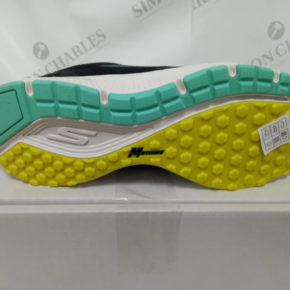 PAIR OF SKECHERS GO RUN PERFORMANCE SHOES BLACK/LIME UK SIZE 6