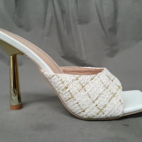 BOXED PAIR OF DESIGNER OPEN TOE HEELED SANDALS IN WHITE/GOLD EU SIZE 38