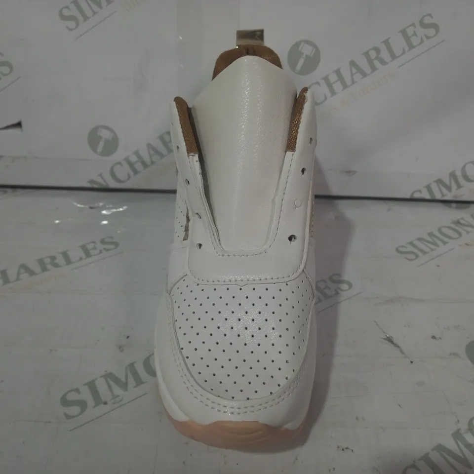 PAIR OF DESIGNER TRAINERS IN WHITE/METALLIC GOLD SIZE UNSPECIFIED
