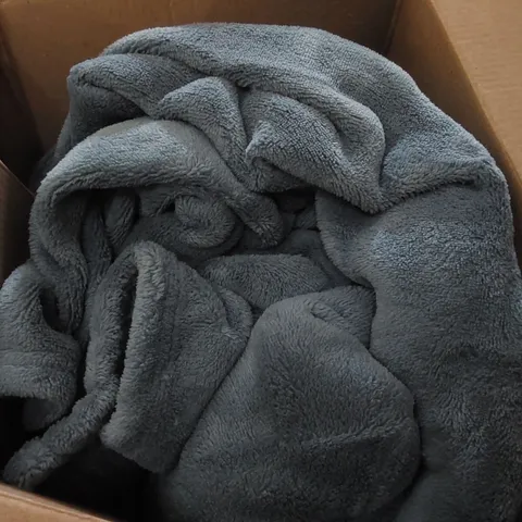 BOXED SUPERSOFT FLEECE THROW (1 BOX)