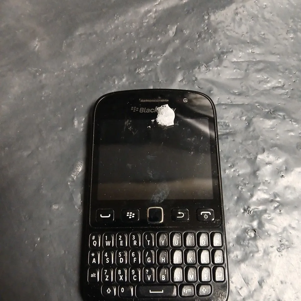 BLACKBERRY SMARTPHONE WITH KEYBOARD – BLACK 