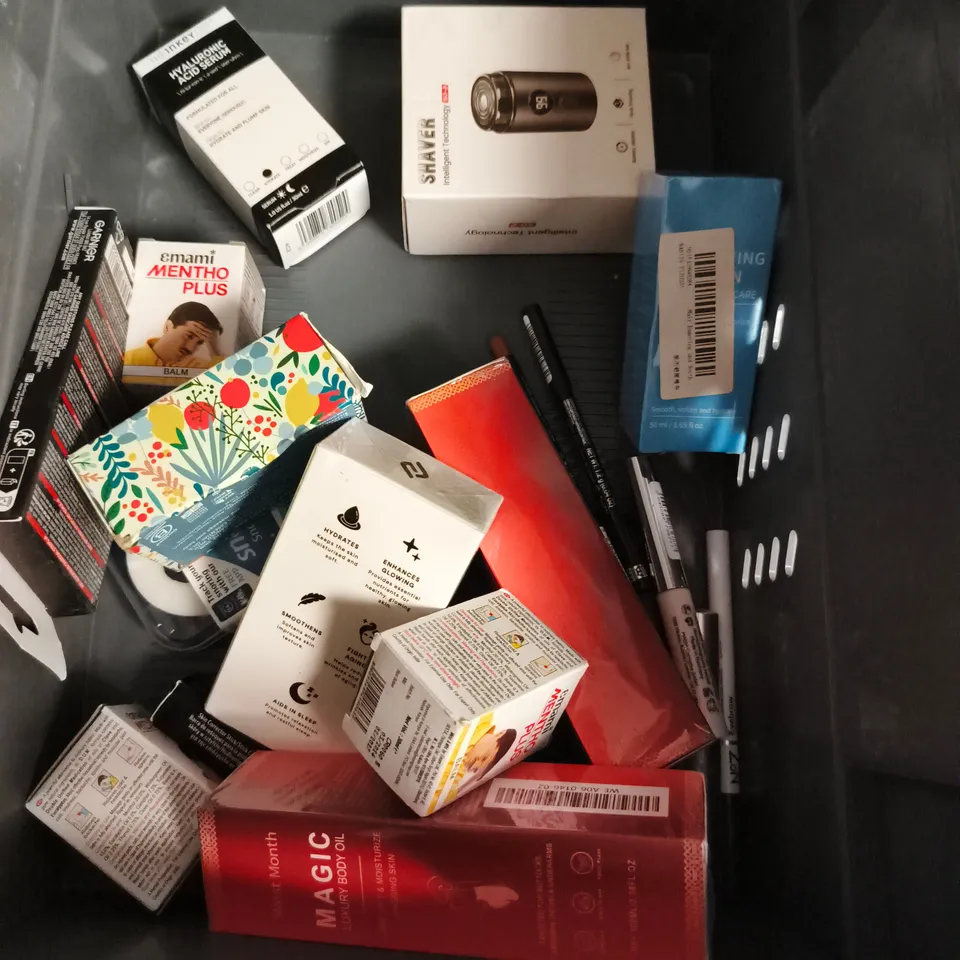 APPROXIMATEY 20 ASSORTED HEALTH AND BEAUTY PRODUCTS TO INCLUDE - CANTU COCONUT CURLING CREAM - AUSSIE SOS BLONDE CONDITIONER - AUSSIE SOS HAIR RESCUE OIL - ETC