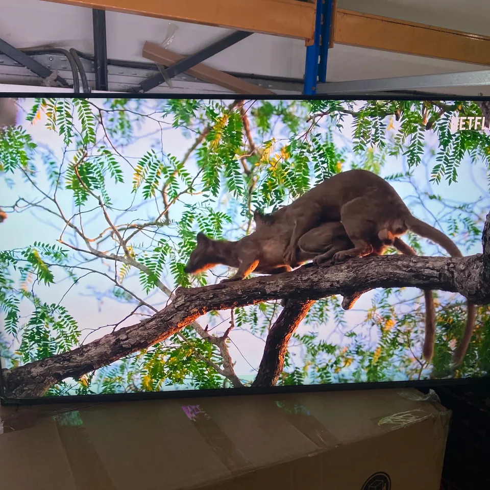 BOXED PHILIPS THE ONE 55PUS8897 55" 4K UHD LED ANDROID TV WITH REMOTE AND STAND 