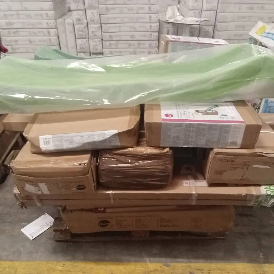 PALLET OF ASSORTED PLUM OUTDOOR PLAY PARTS AND PIECES
