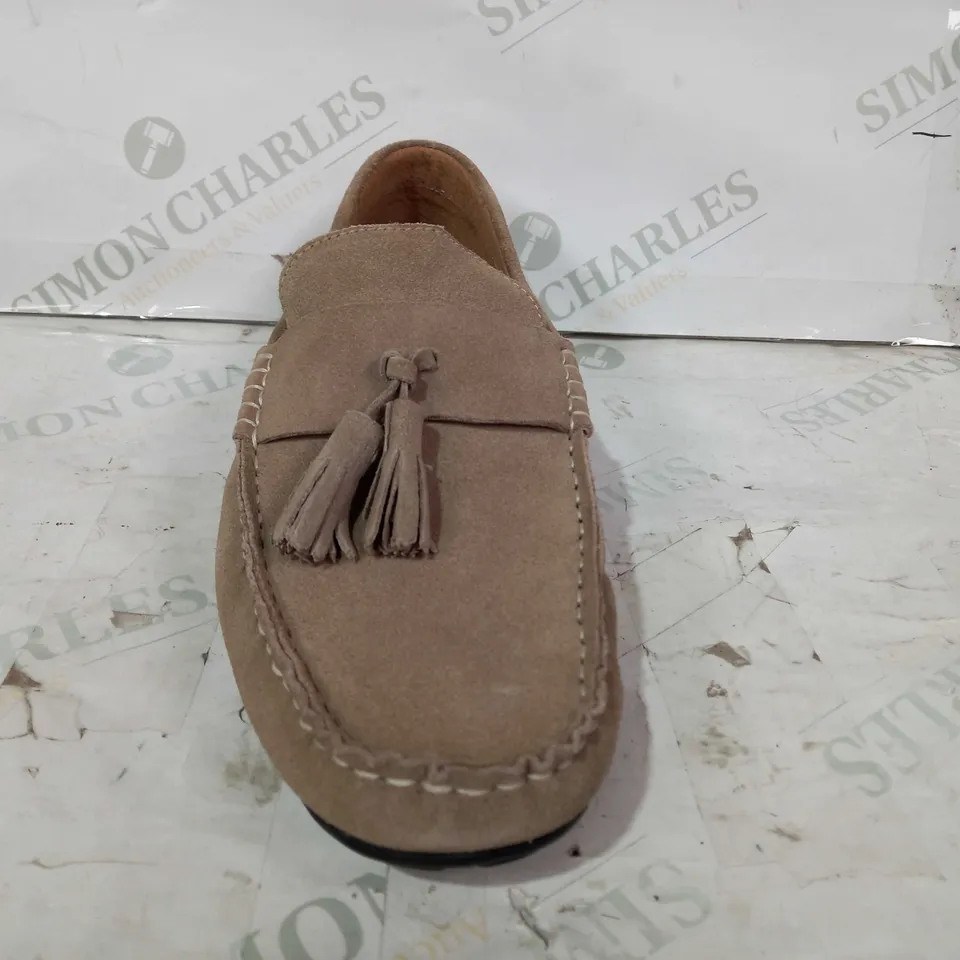 BOXED PAIR OF FRENCH CONNECTION SUEDE SHOES IN SAND COLOUR UK SIZE 9