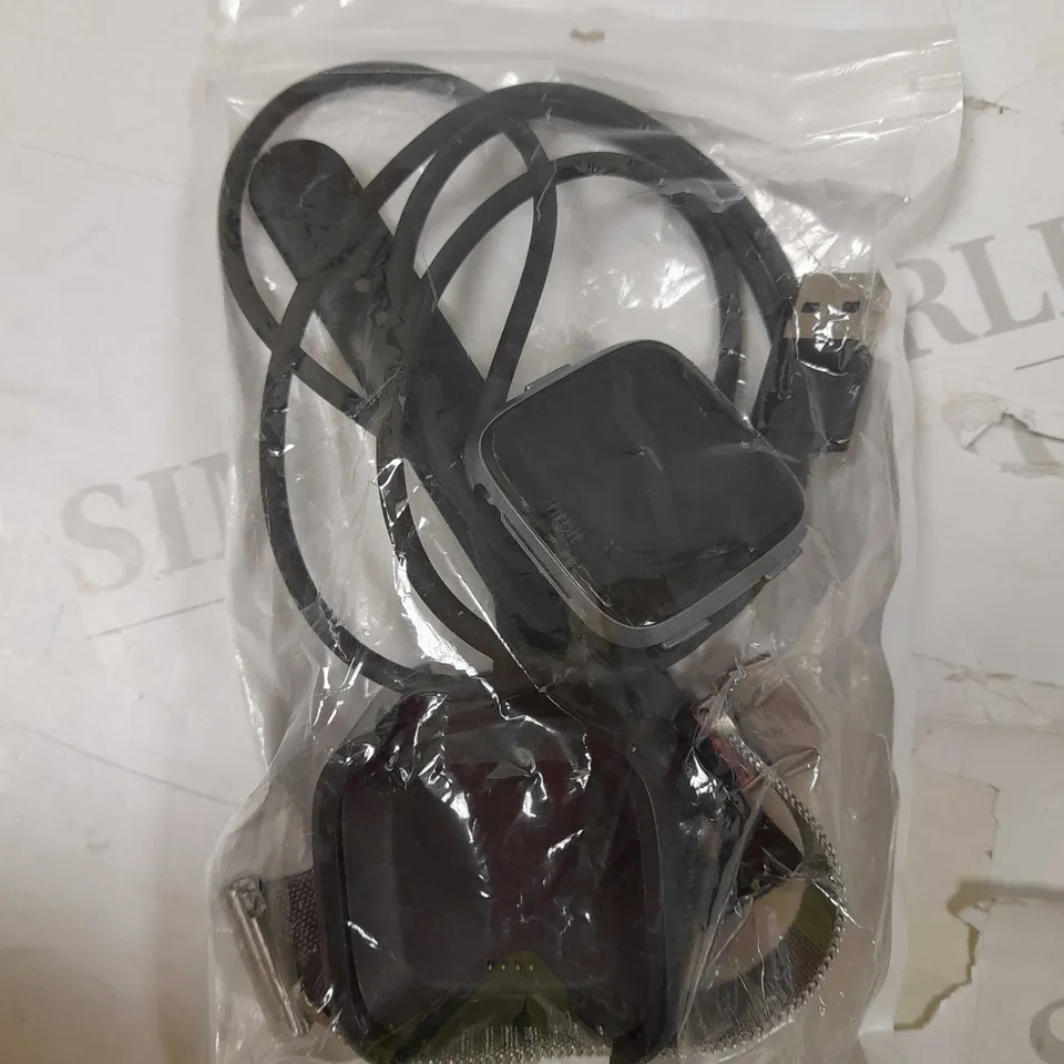 FITBIT FITNESS WATCH WITH CHARGING STAND