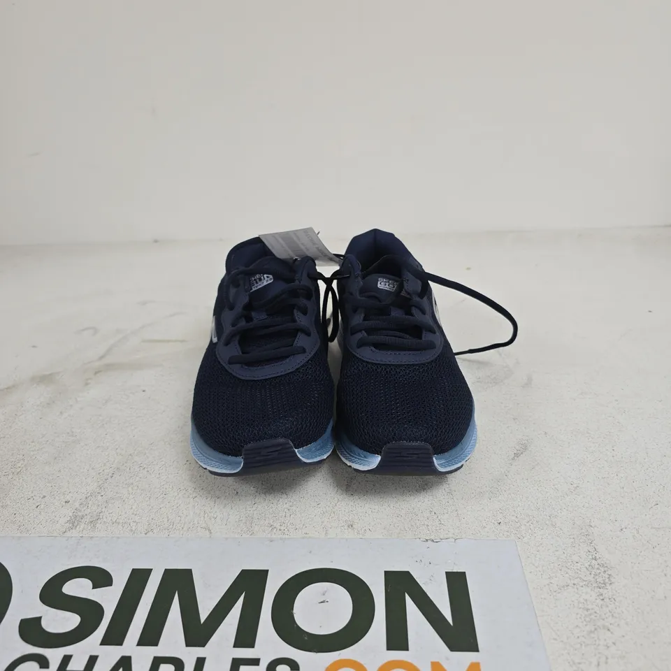 SKECHERS GO RUN CONSISTENT 2.0 BLUE TRAINERS SIZE 5 UNBOXED