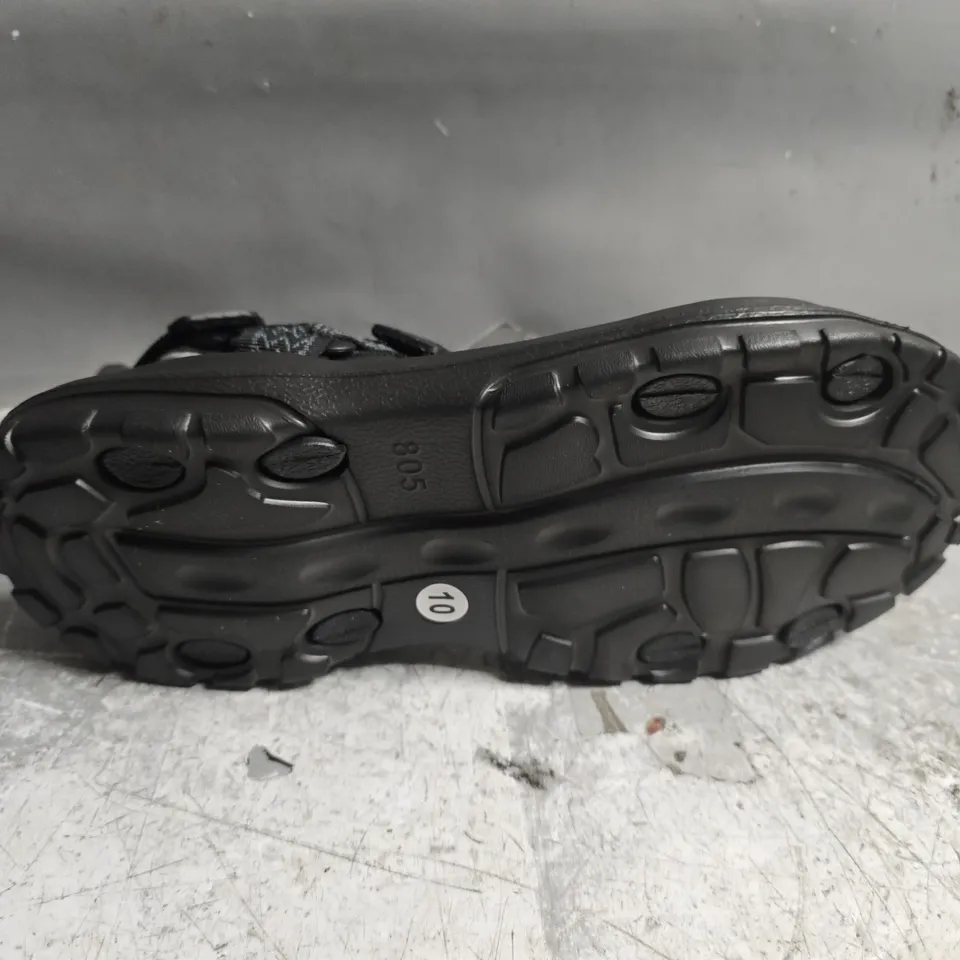 UNBOXED PAIR OF MOUNTAIN WAREHOUSE CRETE SANDALS IN BLACK - UK 10