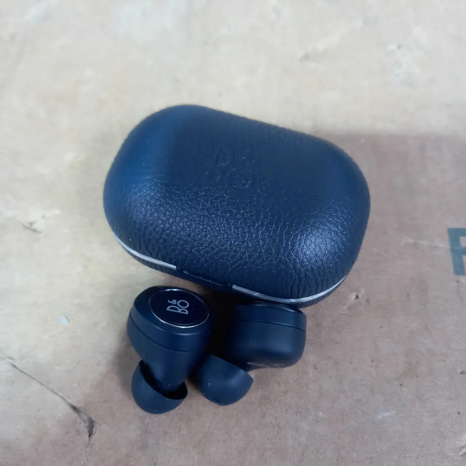 B&O PLAY BY BANG & OLUFSEN BEOPLAY 2 GEN E8 WIRELESS HEADPHONES