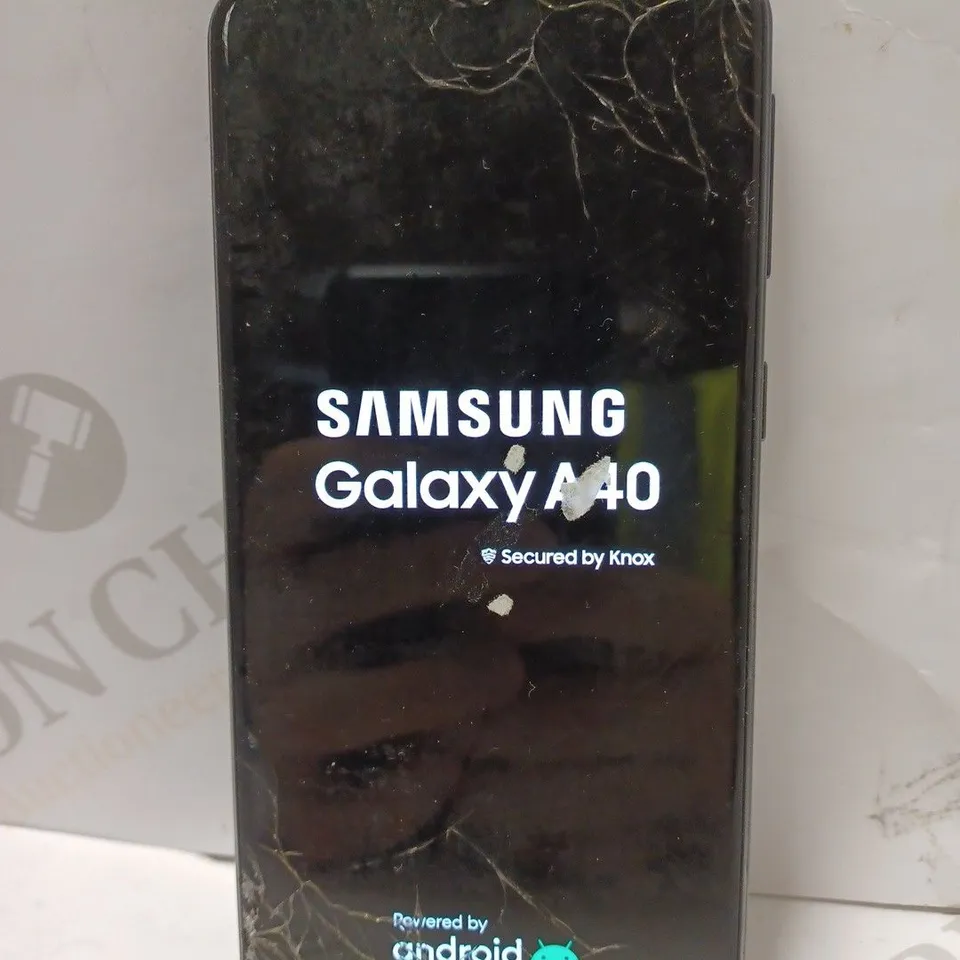 BOXED SAMSUNG GALAXY A40 SMARTPHONE 