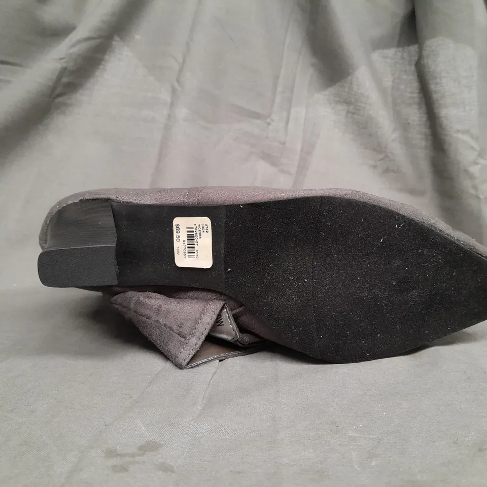 BOX OF APPROX 9 UNBRANDED HIGH HEEL BOOTS IN GREY - SIZE UNSPECIFIED 
