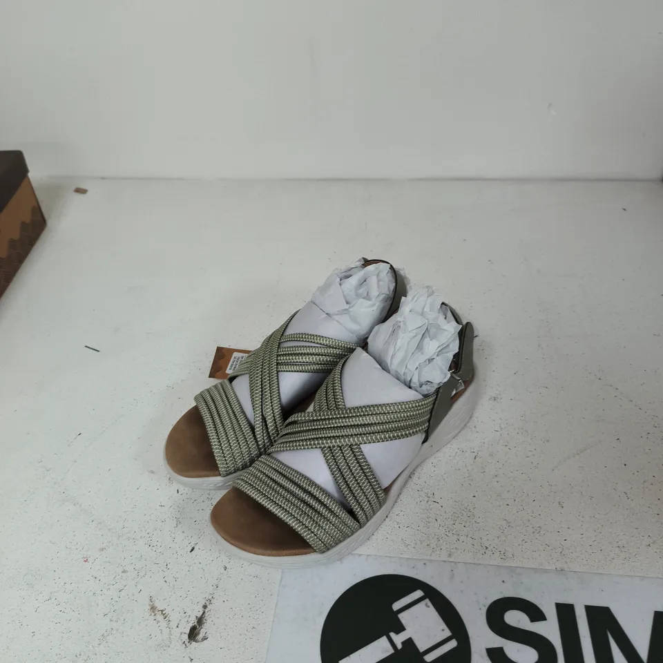 DUNLOP TRISH DLP169 SAGE GREEN SANDALS – UK 5